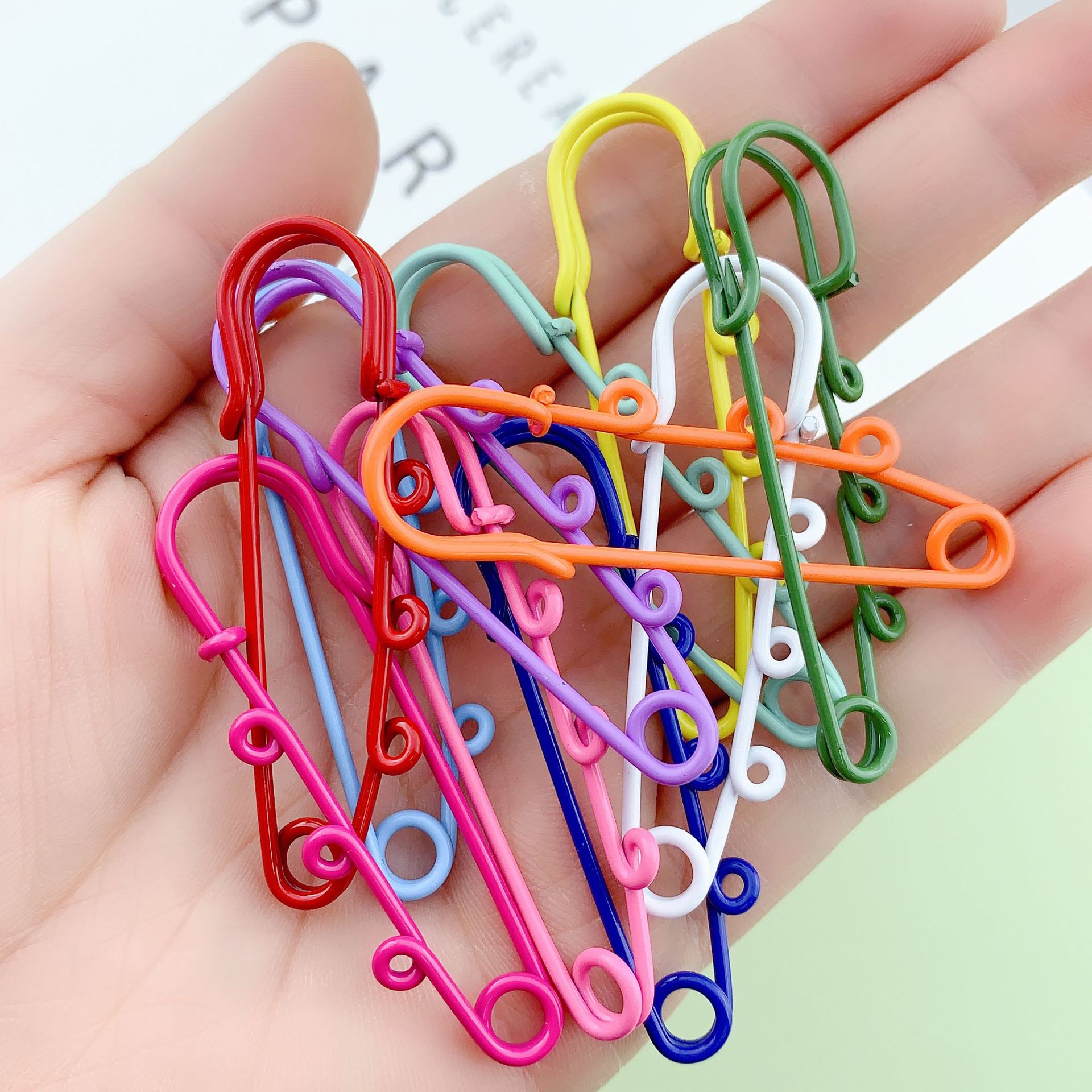 Color Environmentally friendly spray paint band ring Iron buckle needle color safety pin buckle DIY clothing pendant Ornament accessories Brooch