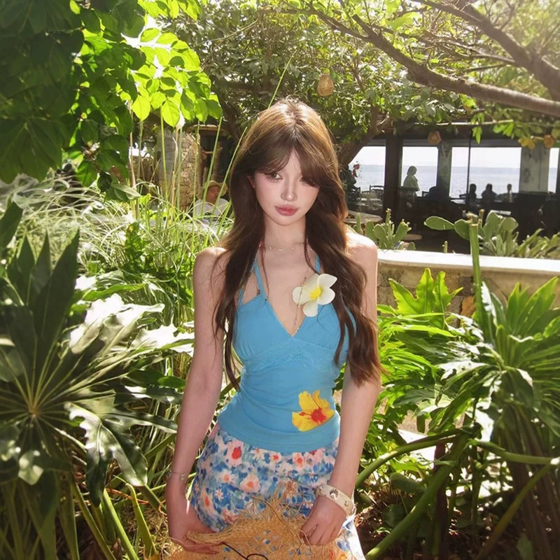 Summer Dopamine Vacation Style Halter Neck Beaded Lace Camisole Top for Hot Girls to Look Slim in Photos at the Beach