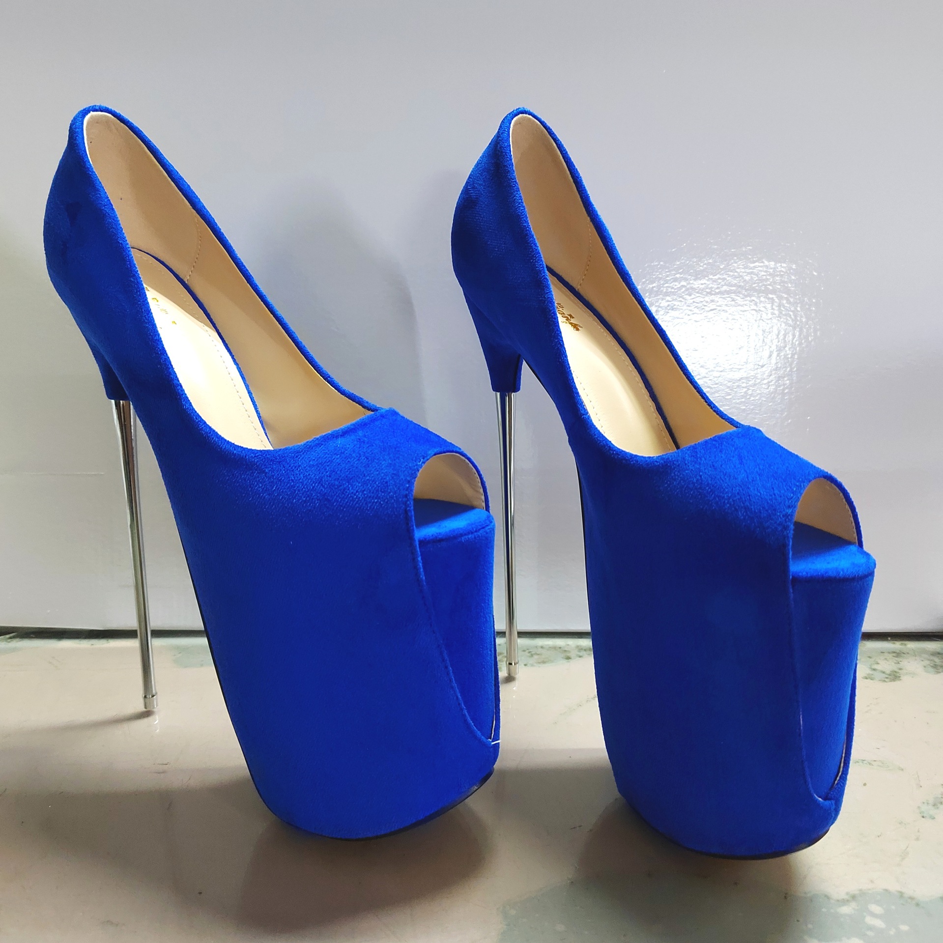 Giày cao gót nữ mũi nhọn da lộn gót thép 22 cm phong cách Âu Mỹ — màu đen