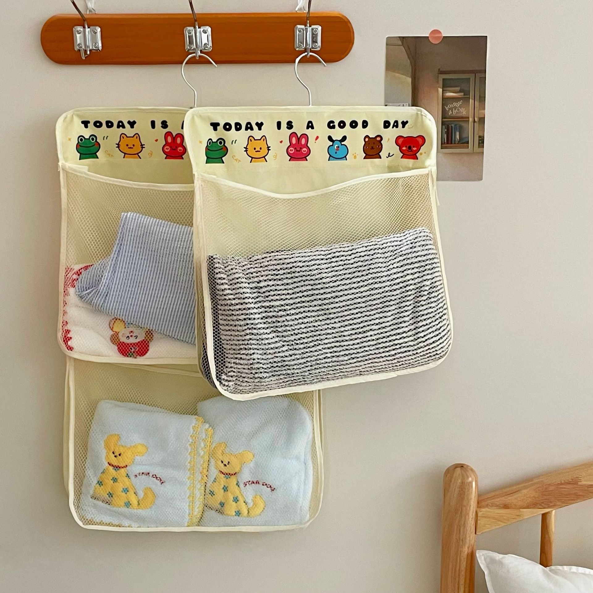 动物图案挂袋式内衣内裤收纳袋宿舍床边衣柜挂袋门后杂物悬挂网袋