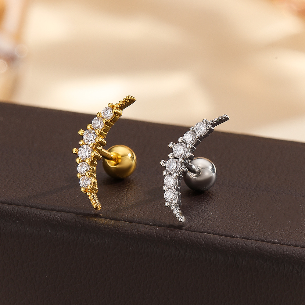 Silver pointed spike labret stud material detail
