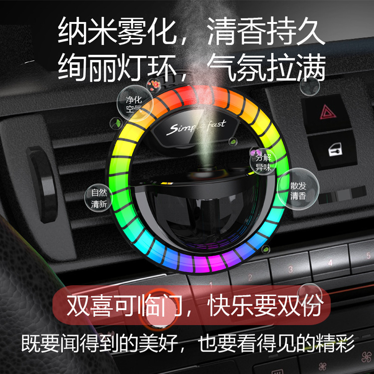 国境を越えた源メーカーの新型車載は車と一緒に止まっています。|undefined