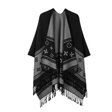 欧美大牌时尚披肩斗篷女士秋冬街头走秀保暖外搭披风仿羊绒大围巾