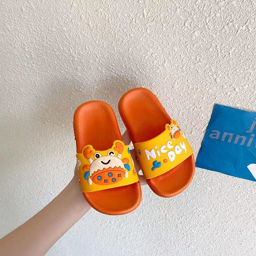 One piece of drop-shipping children's slippers for summer new beach cartoon cute male and female internet celebrities wear PVC plastic shoes inside and outside