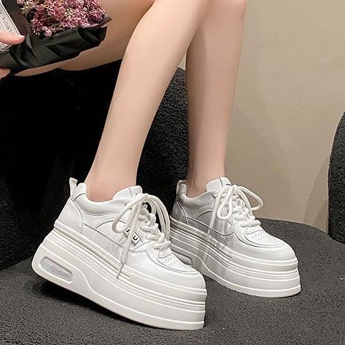 2025 otoño y invierno de zapatos de entrenamiento alemán de suela gruesa explosión nicho retro zapatos de padre mujeres nuevas zapatillas deportivas muffin de aumento de altura