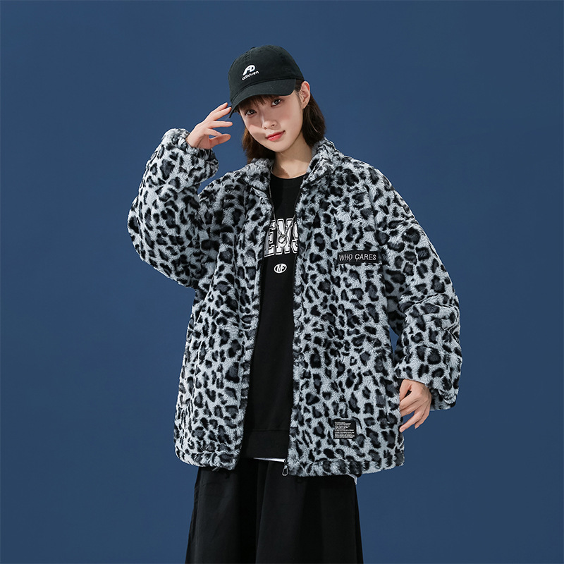 2021秋冬の新型紳士服のファッションブランドのゆったりした短いモデルのぬいぐるみのヒョウ柄のジャケットの綿服の綿服のカップルのスタンドカラーのコート