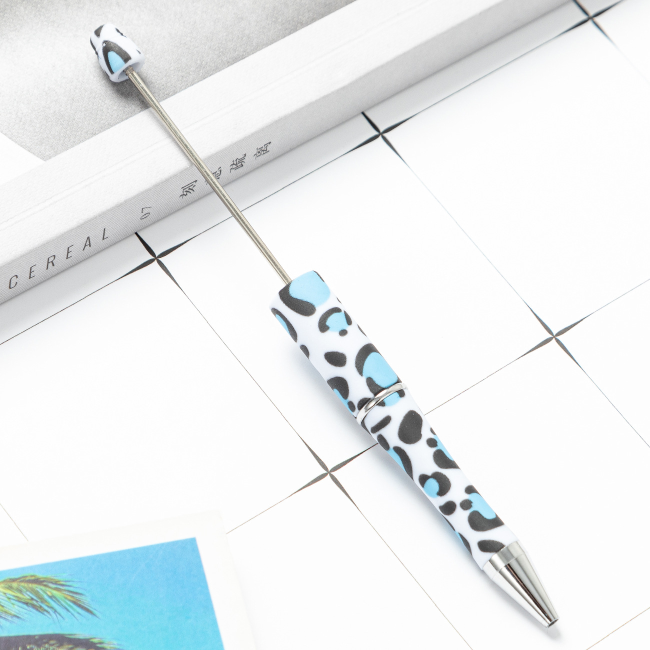 Pluma de cuentas de plástico bricolaje creativo hecho a mano estampado de leopardo pluma floral de cuentas de vaca impresión al por mayor nueva pluma de cuentas de plástico