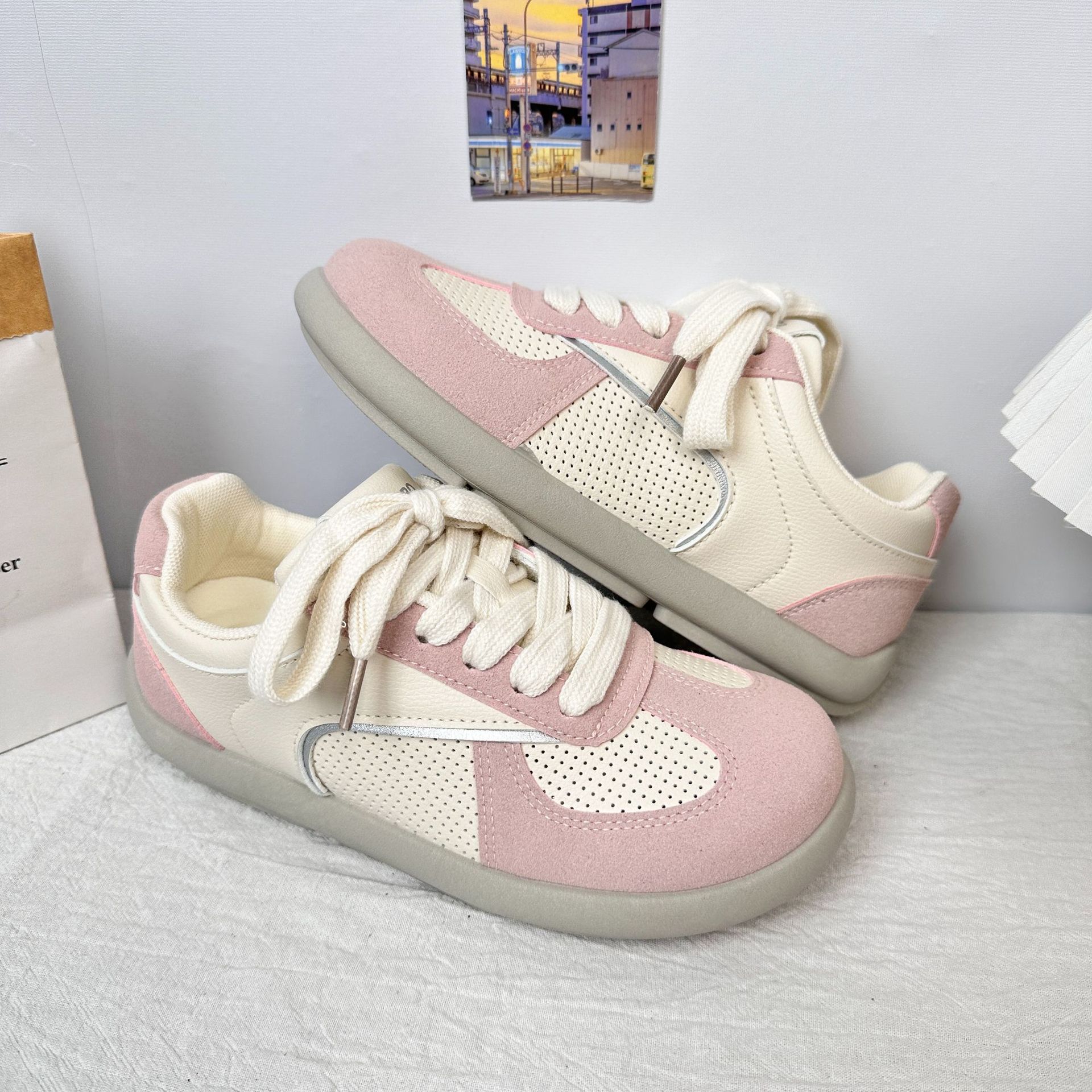Yuanbo retro todo-fósforo zapatos de entrenamiento alemanes de fondo plano para mujer 2025 nuevos zapatos de tablero deportivo de ocio ligero de primavera y verano para el cabello