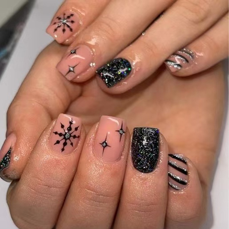 Christmas Black Laser Silver Stripesd Snowflake Four-Pointed Star Pattern Design Wearable Manicure Nails Fake Nails