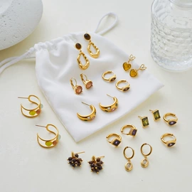 耳环;项链;手链