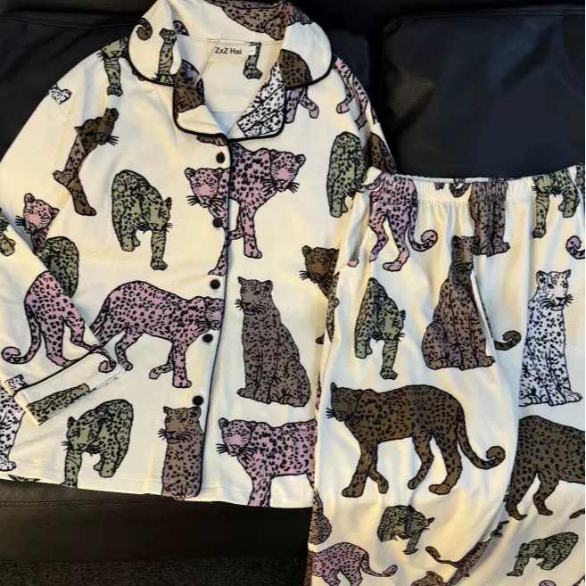 秋冬新款豹子翻领德绒睡衣女可爱卡通豹纹ins长袖保暖家居服套装