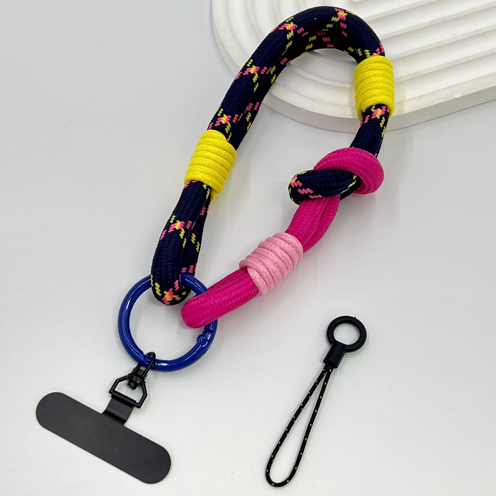 Gran anillo grueso ajustable cuerdas de muñeca empalme de caso de teléfono móvil japonés y coreano corto hardware rotativo hoja de metal resistente a caídas