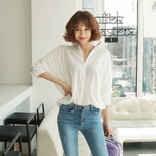 小心机蕾丝春秋新款拼接纯色漏背衬衫女中长款2025chic风性感上衣