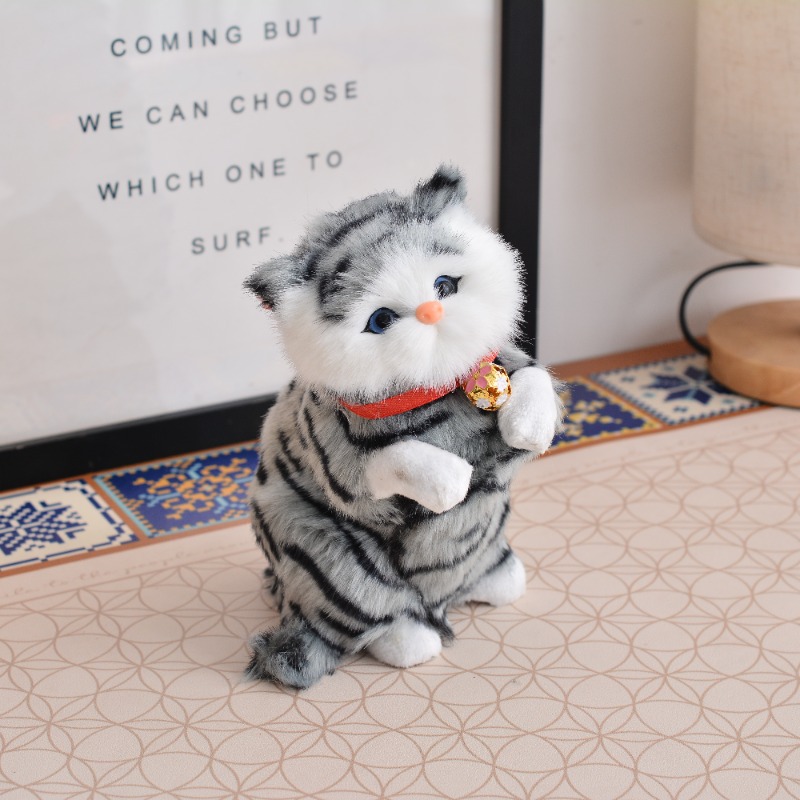 운이 좋은 회색 고양이 (소리 폭발)