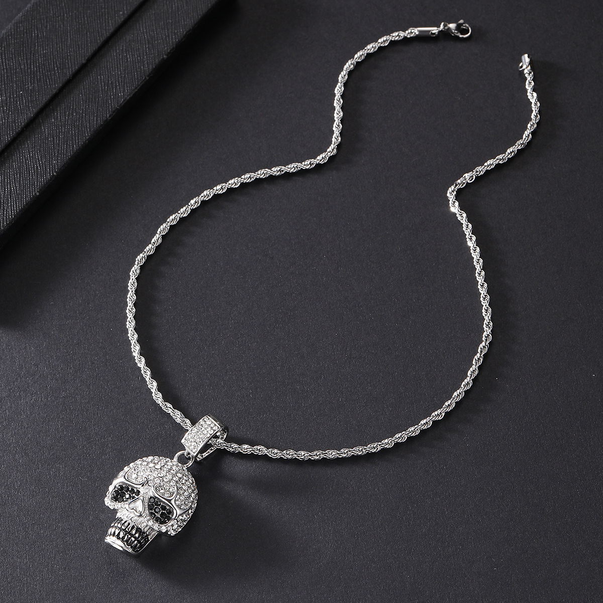 Halloween Skull Necklace with Unique Design Alloy Diamond Pendant Personalized Party Hip Hop Cuba Yiwu Accessories_voghion.com