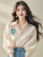 春の新型杏色の長袖のプリントのシャツの女性の韓国系のカジュアルな年齢を減らします。