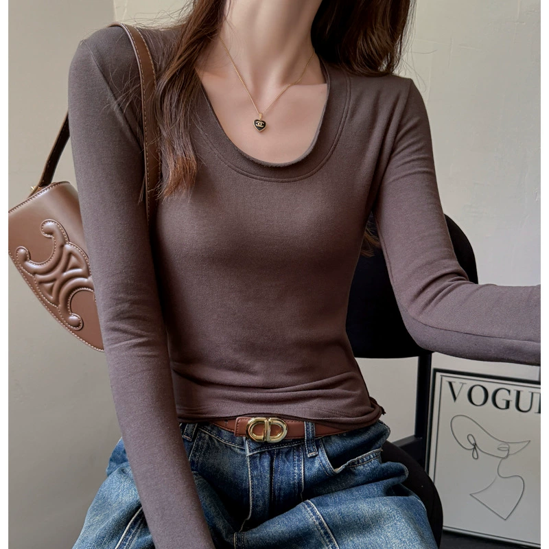 Body-friendly fitted long-sleeve with a round collar