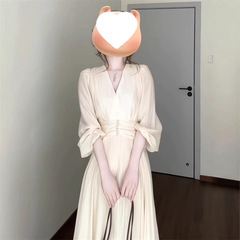 法式V领别致长袖连衣裙女秋2025新款高级感超好看收腰显瘦ins长裙