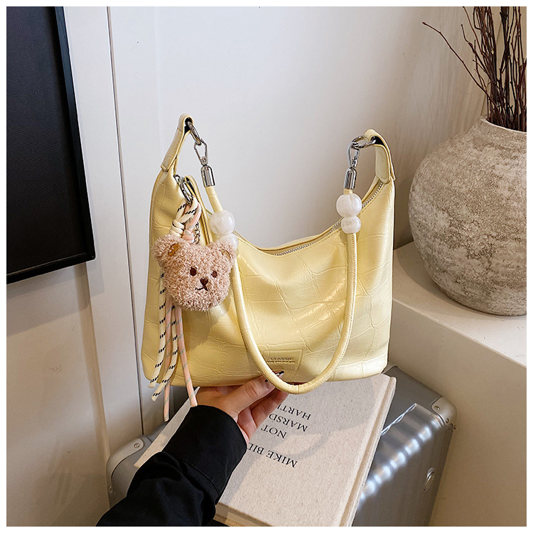 In the summer of 2025, crossbody bags, women's bags, single-shoulder bags, versatile casual bags, sports underarm bags, soft leather bags, dumplings, and women's bags undefined