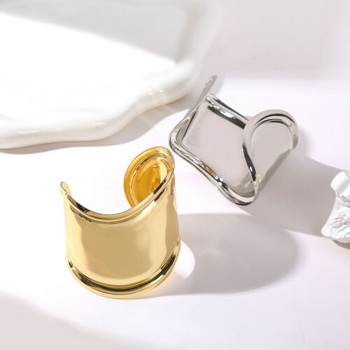 Cross-border European and American personality geometric heterosexual metal corrugated hand ornaments retro irregular exaggerated three-dimensional wide bracelet for women