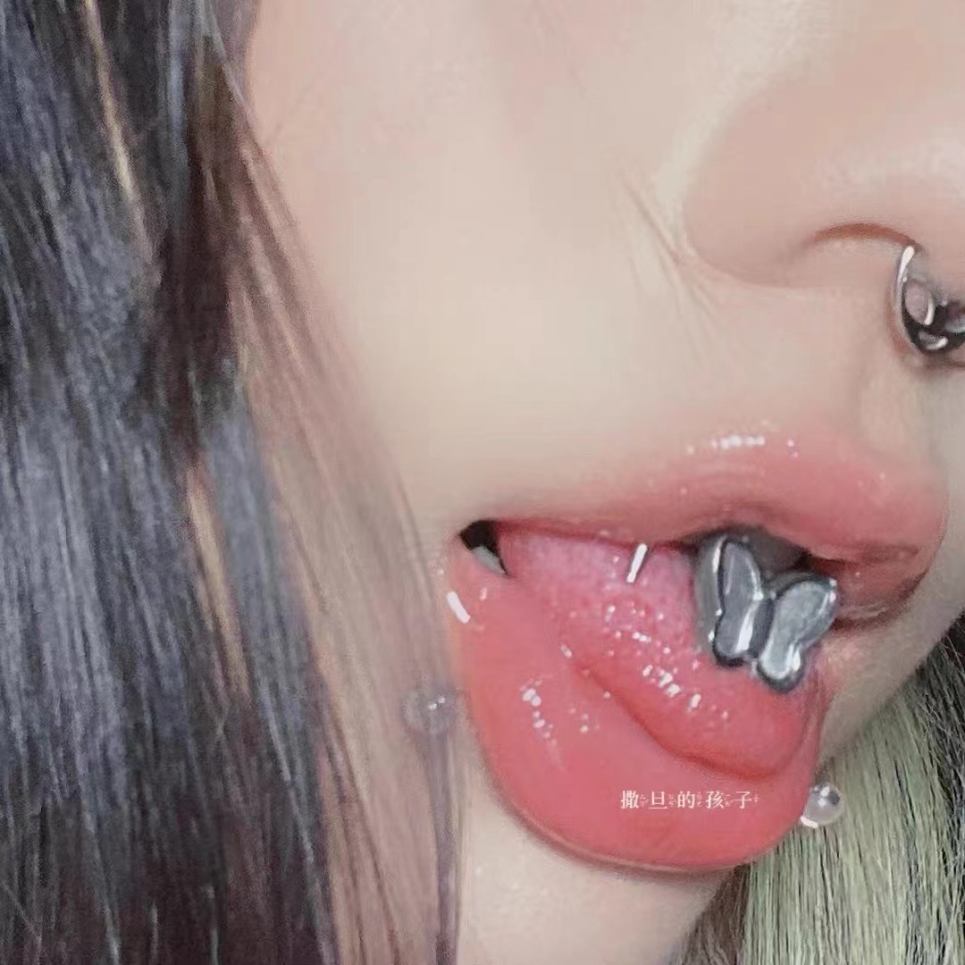 Silver pointed spike labret stud material detail