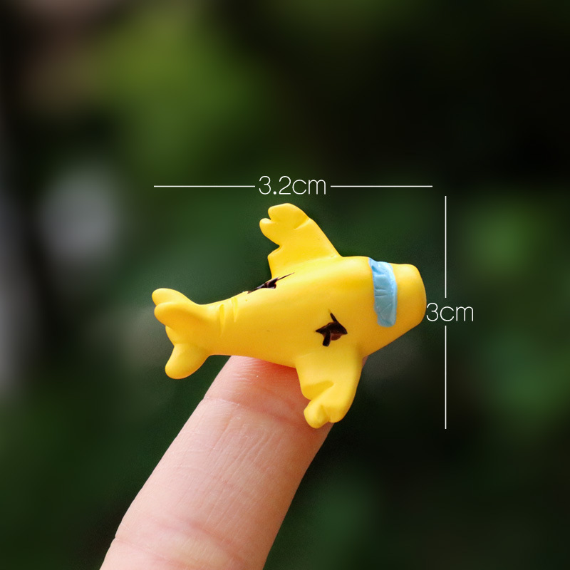 Aquarium yellow small aircraft (simple)