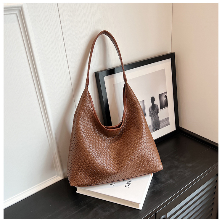 Guangzhou Fashion Weaving popular bolso especial de cercanías diseño de nicho simple bolso axila de gran capacidad bolso de hombro inclinado