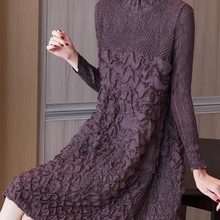 2025新款妈妈褶皱秋冬季高端连衣裙刺绣长袖小个子大码女装裙子