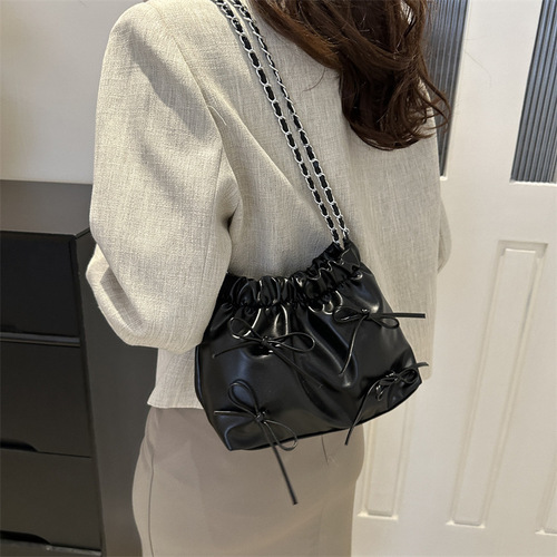 Large Capacity 2024 Spring New Simple Casual School Commute Water Bottle Bag Simple Casual Fashion Single Shoulder Women's Bag