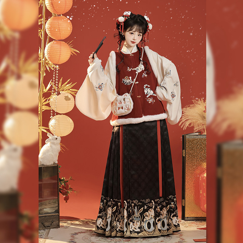 Original Ming Dynasty Hanfu for women [Cat-Like Charm] Chinese-style embroidered jacket and horse-face skirt New Year's greeting outfit autumn-winter set