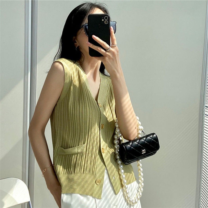 小香風ノースリーブアイスカーディガン女性夏の薄いニットベストの肩の外に洋風のフランスの上着を着ています。
