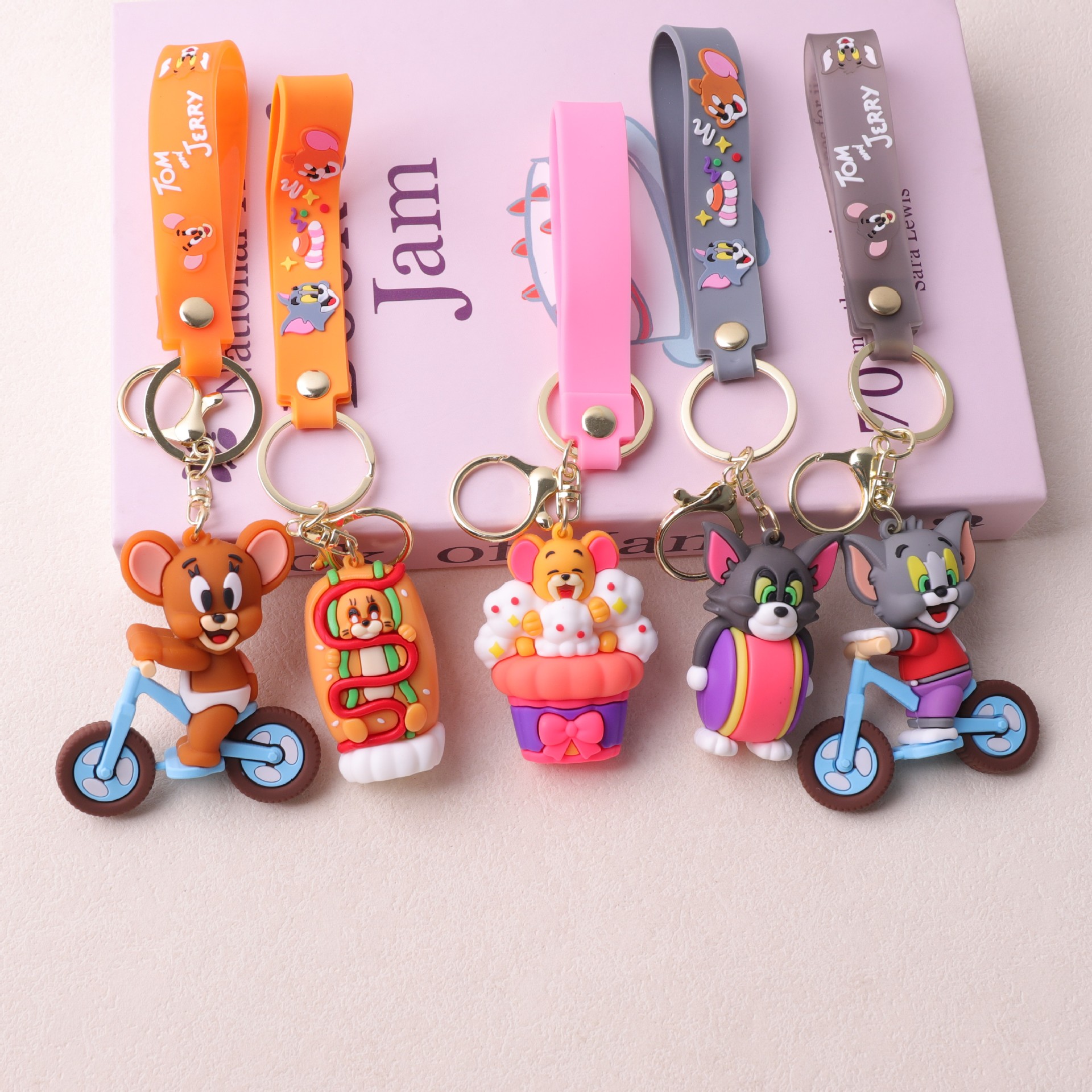 Sesame Street colgante muñeca joyería linda al por mayor de dibujos animados motocicleta colgante mochila pareja llavero llavero llavero
