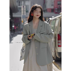 スーツのコートの女性2025の新型の韓系の小さい人のデザイン感の小さい人の春秋の爆発の目立つやせている小さいスーツの上着