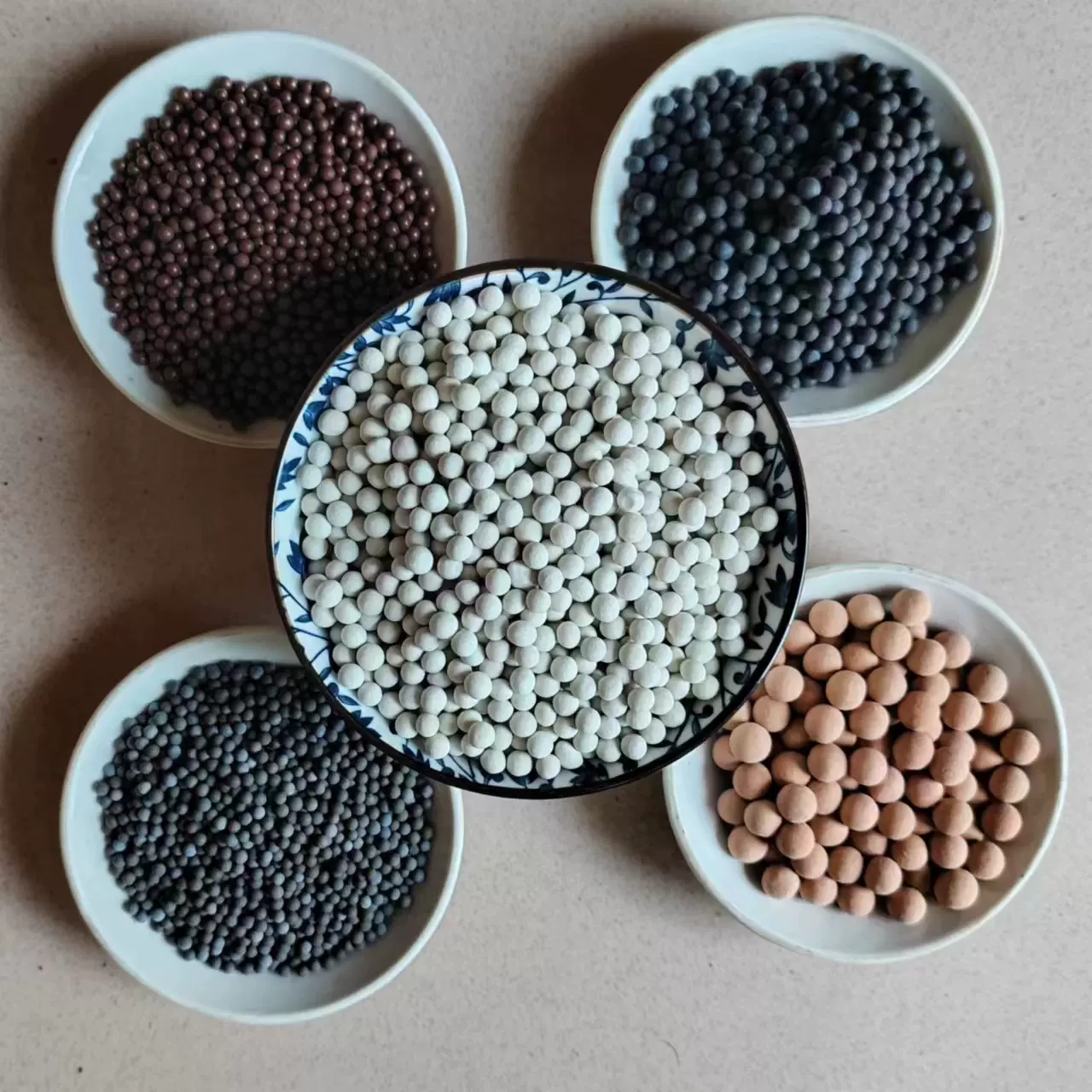 厂家批发负离子球电气石球麦饭石球工艺陶粒球各种矿化球电气石