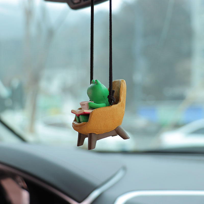 Cartoon frog sitting sofa cross-border car decoration interior pendant pendant car pendant decoration