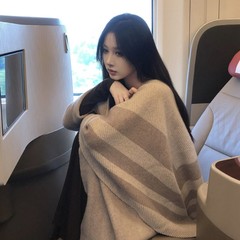 披肩女外搭2025新款秋冬高级感百搭拼色复古针织羊绒披风围巾批发