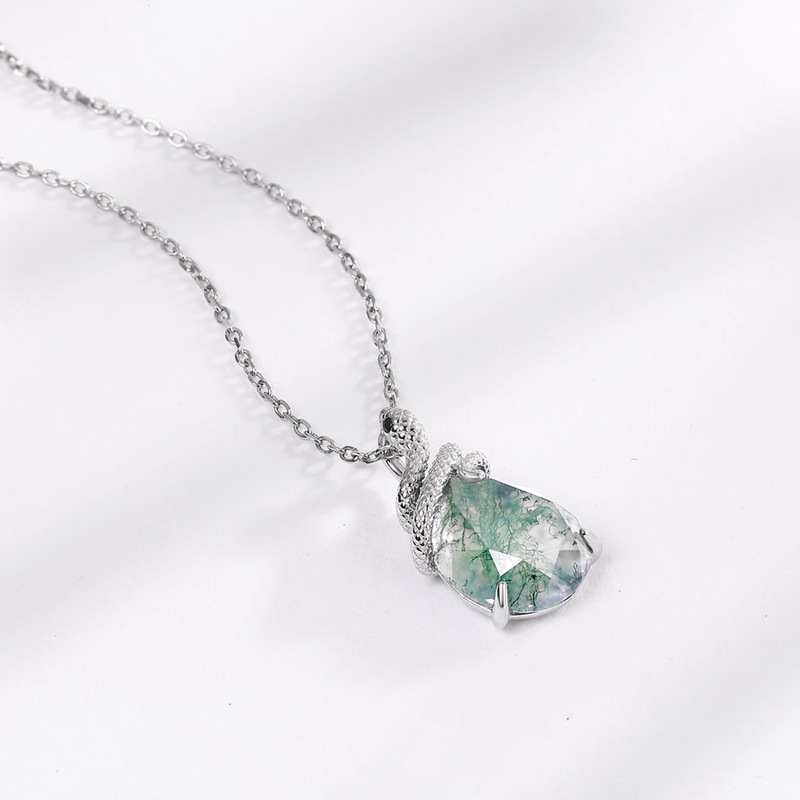 Colgante de piedra de musgo verde natural enrollado por serpientes espirituales transfronterizas Colgante de ágata de hierba con incrustaciones de plata S925 femenino Estilo europeo y americano