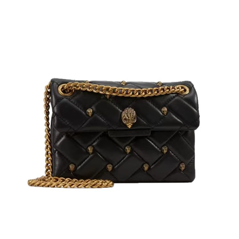 One-shoulder bag with diamond pattern, Chanel style, chain bag