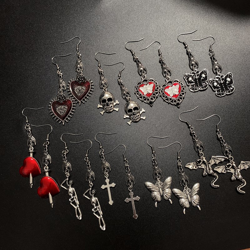 15g Weight Alloy Ear Needle Material Drop Earrings Classification 1 Pair Quantity Holiday, Daily Occasion Alloy Material Halloween Festival Heart Shape, Butterfly, Skull Pattern Women's Gender Hip-Hop Style 1 Pair Halloween Hip-Hop Heart Shape Butterfly Skull Alloy Drop Earrings 1