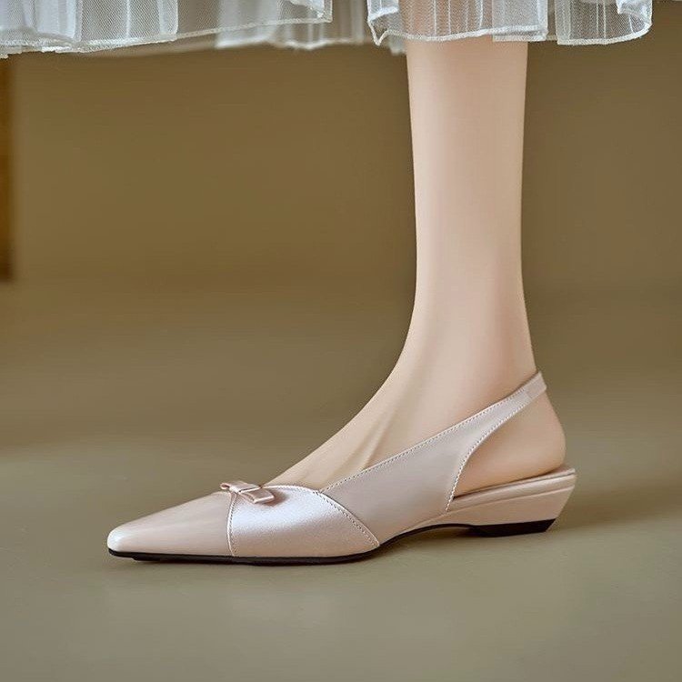 2026 nuevos zapatos de mujer de verano franceses temperamento universal suave arco ligero sandalias de punta