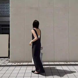 乾鹤夏季新款日系浪漫度假后v针织一片式连衣裙宽松显瘦舒适长裙