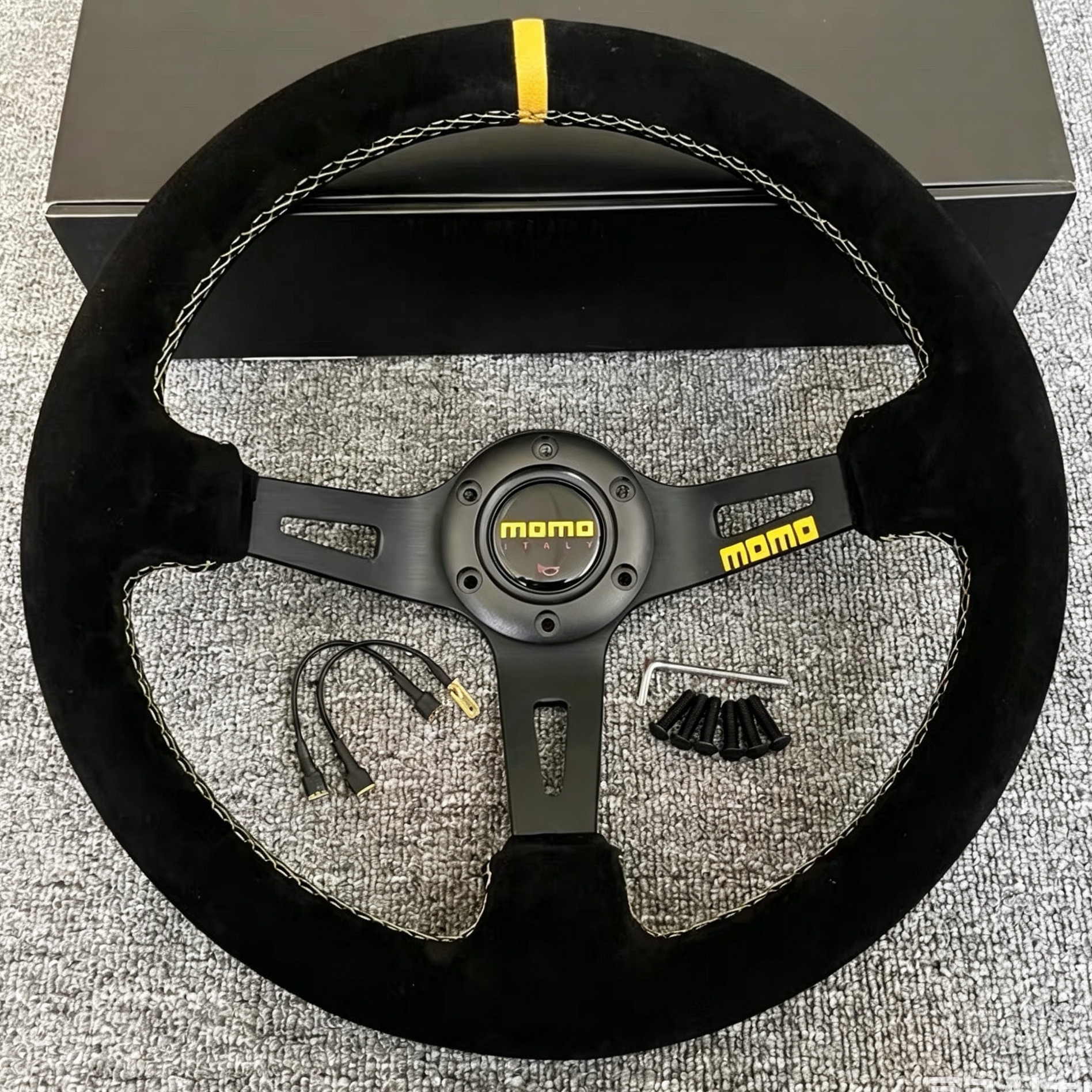 Cross-border bestseller momo new model full speed sports personalized suede racing drift steering wheel universal