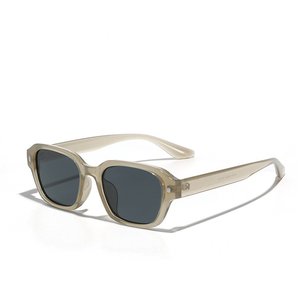 Square retro fashionable sunglasses for men and women