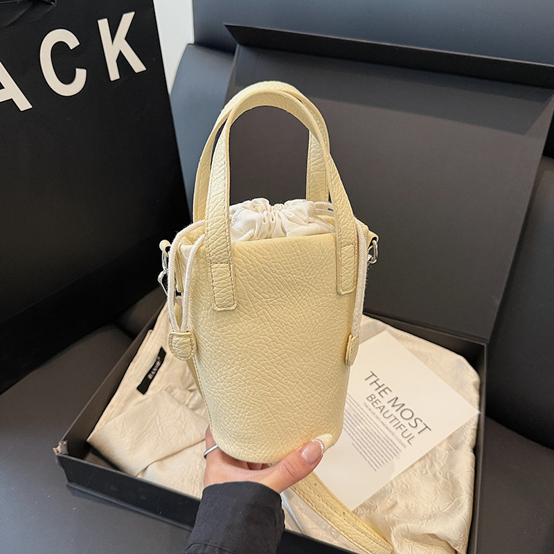 Bolso de cubo de moda coreana 2025 verano nuevo bolso femenino bolso de hombro con patrón de lichi fresco bolso de mensajero simple y versátil