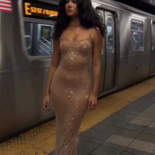 高级感裸色闪闪亮片吊带连衣裙高端轻奢小众宴会生日性感礼服长裙