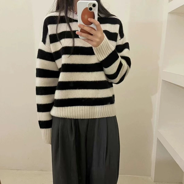 Black and white stripe
