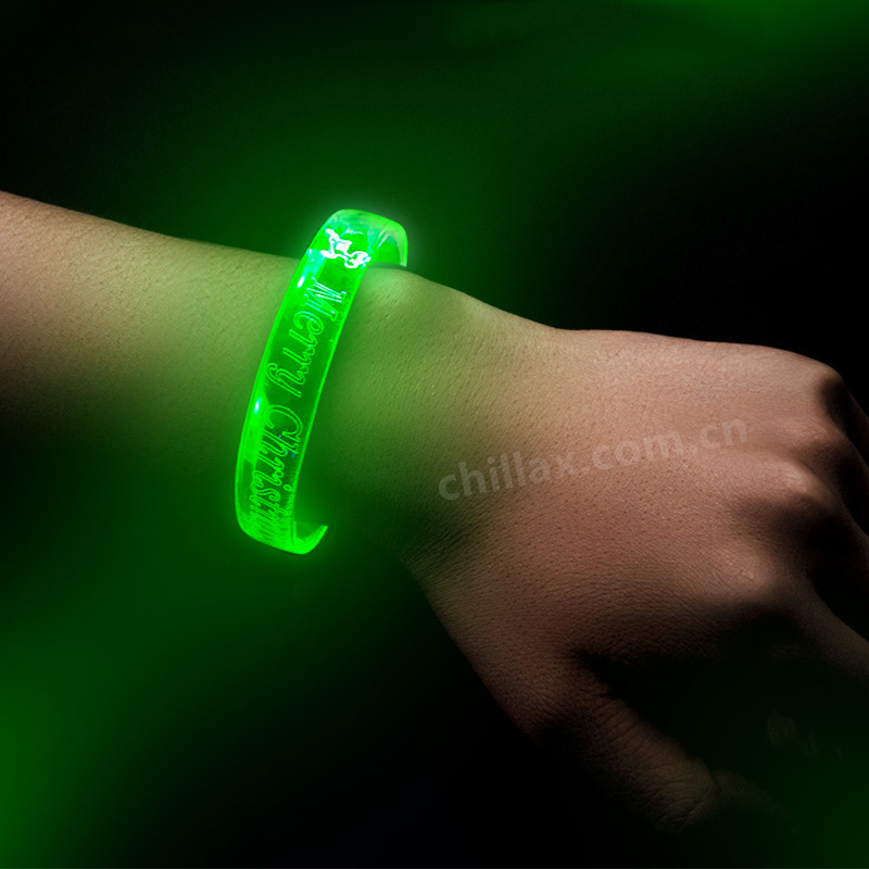 Los fabricantes suministran LED pulsera luminosa transparente TPU flash correa de muñeca atmósfera Accesorios luminosos láser tallado LOGO