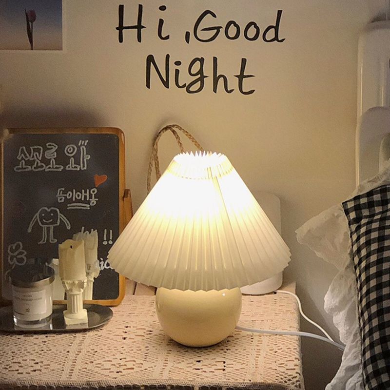 卧室创意陶瓷调光小台灯跨境网红百褶少女氛围台灯北欧书房床头灯