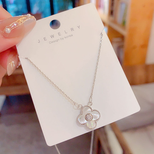 New Fashion Lucky Clover Necklace, Lightweight and Unique Design, Elegant Lockchain, High-End Choker Necklace for Influencers
