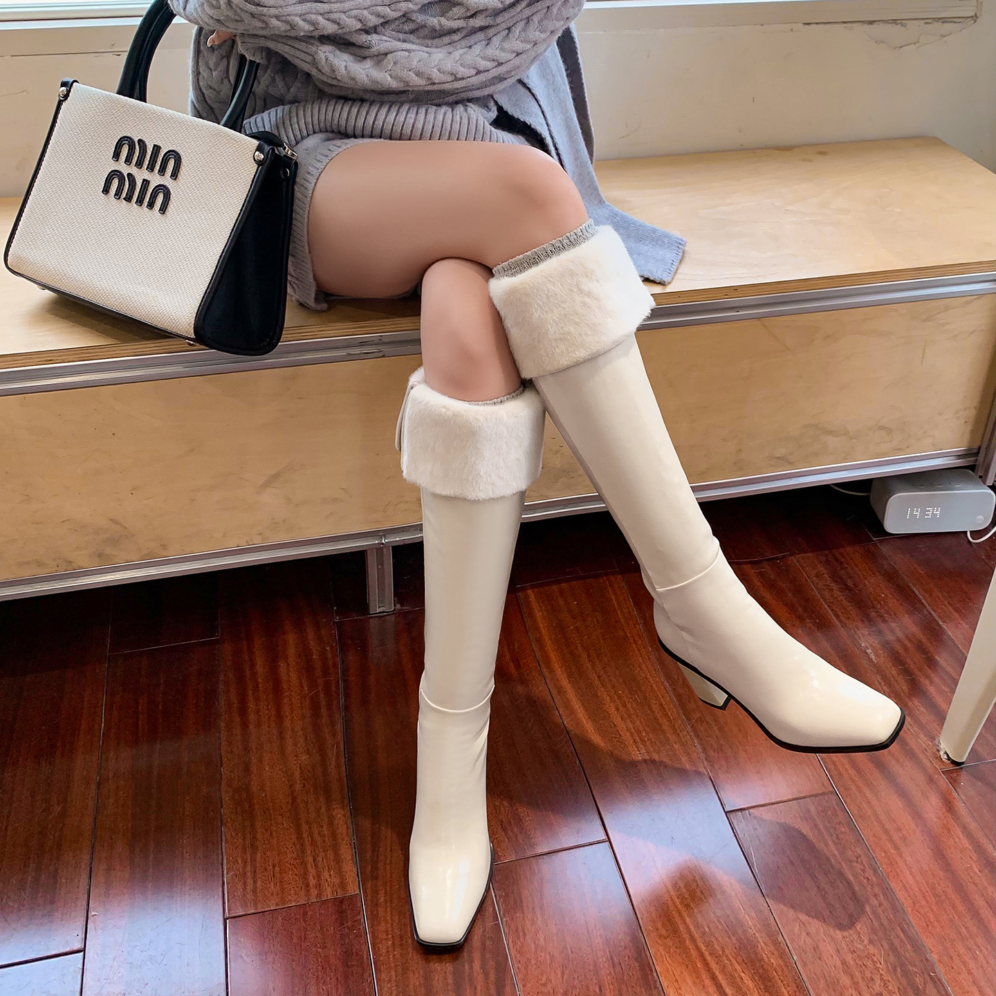 Một lớp lót màu trắng nhạt